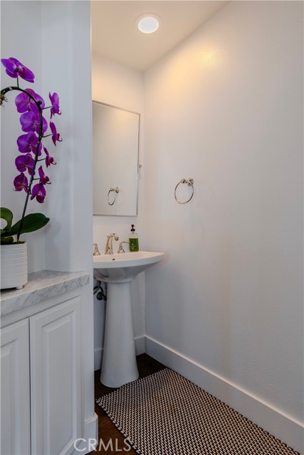 300 19TH Street, Manhattan Beach CA: https://media.crmls.org/medias/a9daa83c-18bb-458f-be57-c1d15c27f2e1.jpg