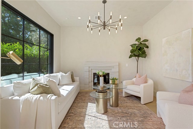 4239 Rhodes Avenue, Studio City CA: https://media.crmls.org/medias/a9daf7a2-48b7-4074-b102-85ebf7ba93bb.jpg