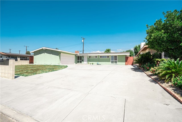 4552 La Deney Street, Montclair CA: https://media.crmls.org/medias/a9db340f-d2f9-4fbf-ae42-826eeeb7a747.jpg