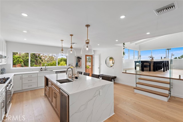 8 Clipper Road, Rancho Palos Verdes CA: https://media.crmls.org/medias/a9dbc134-7a41-46f7-80e8-9e96f603e731.jpg