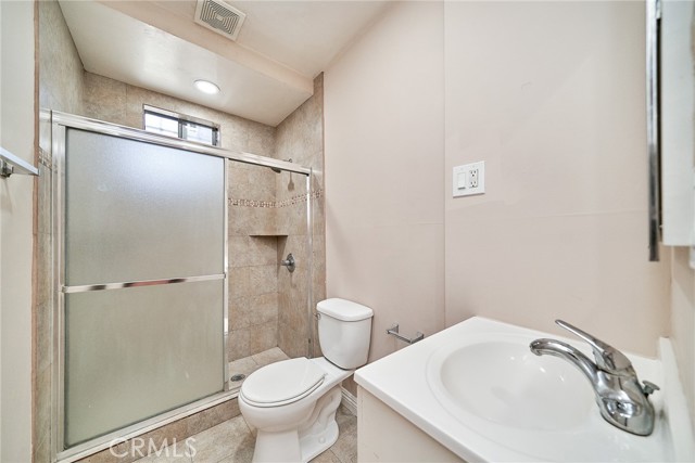 Detail Gallery Image 16 of 23 For 1329 W 37th Dr, Los Angeles,  CA 90007 - 4 Beds | 2 Baths