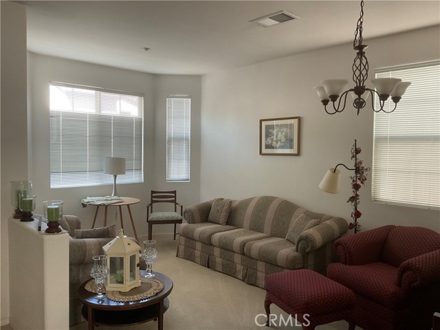 Detail Gallery Image 3 of 18 For 437 Sonora Cir, Redlands,  CA 92373 - 3 Beds | 2/1 Baths