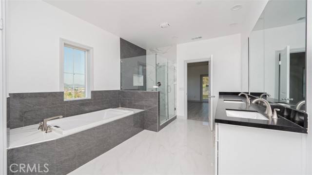 Detail Gallery Image 33 of 57 For 3994 La Hacienda Dr, San Bernardino,  CA 92404 - 4 Beds | 4/1 Baths