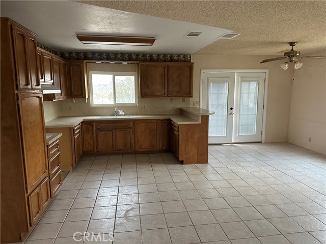 Detail Gallery Image 10 of 25 For 38333 E End, Lucerne Valley,  CA 92356 - 2 Beds | 1/2 Baths