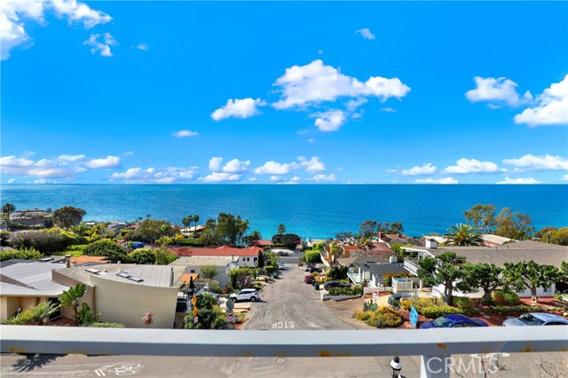 Detail Gallery Image 10 of 23 For 2510 Glenneyre St, Laguna Beach,  CA 92651 - 3 Beds | 3 Baths