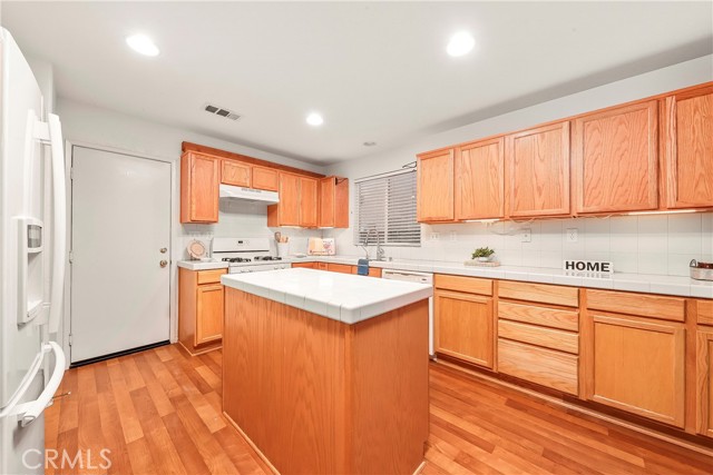 Detail Gallery Image 19 of 53 For 43635 Castle Cir, Lancaster,  CA 93535 - 5 Beds | 3 Baths