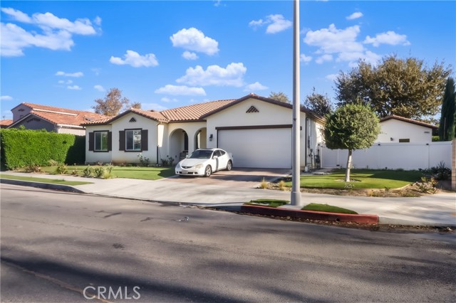 8506 North Adir Drive photo 2