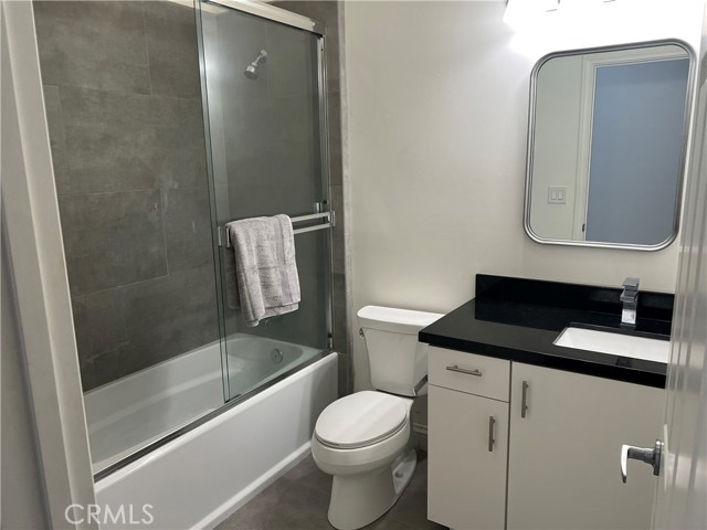 Detail Gallery Image 4 of 9 For 173 E 2 St, Pomona,  CA 91766 - 1 Beds | 1 Baths
