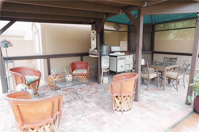 424 W 11th Street, Azusa CA: https://media.crmls.org/medias/a9de8d12-4dc0-4704-8276-d9dee09f11d0.jpg