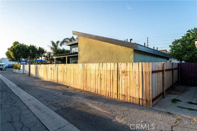 Detail Gallery Image 29 of 33 For 16122 San Fernando Mission Bld, Granada Hills,  CA 91344 - 5 Beds | 5 Baths