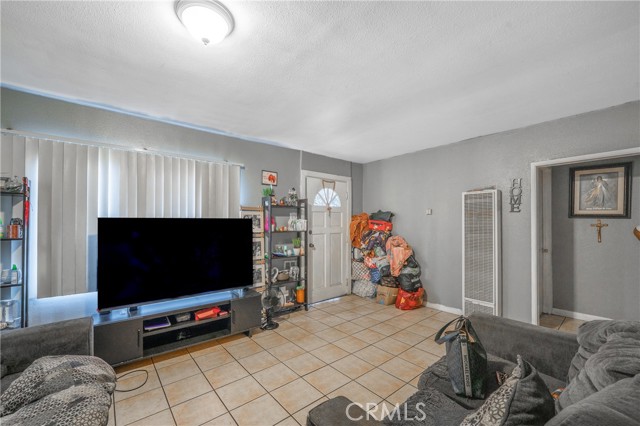 Detail Gallery Image 4 of 39 For 907 E 109th Pl, Los Angeles,  CA 90059 - – Beds | – Baths