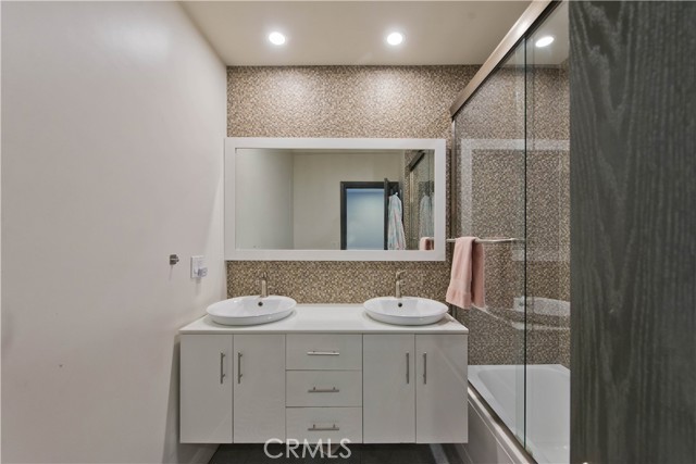 Detail Gallery Image 19 of 27 For 5315 White Oak #K,  Encino,  CA 91316 - 3 Beds | 2/1 Baths