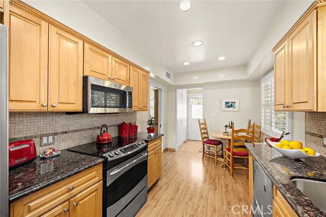 Detail Gallery Image 10 of 37 For 884 E Whitcomb Ave, Glendora,  CA 91741 - 3 Beds | 2 Baths