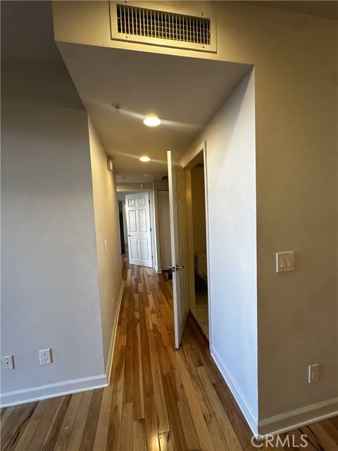 Detail Gallery Image 6 of 21 For 6038 Carlton Way #207,  Los Angeles,  CA 90028 - 2 Beds | 3 Baths