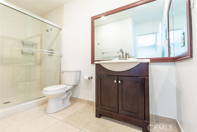 Detail Gallery Image 17 of 26 For 15344 Weddington St #202,  Sherman Oaks,  CA 91411 - 2 Beds | 2 Baths