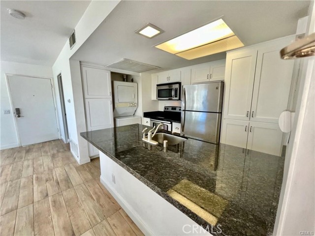 Detail Gallery Image 6 of 21 For 26196 Sanz a,  Mission Viejo,  CA 92691 - 2 Beds | 2 Baths