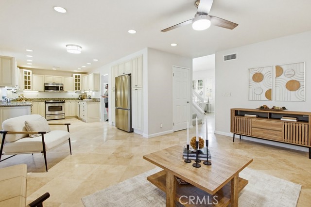 Detail Gallery Image 17 of 69 For 12030 Redcliff Ct, San Diego,  CA 92131 - 5 Beds | 3 Baths