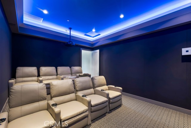 Detail Gallery Image 27 of 75 For 17950 Rancho St, Encino,  CA 91316 - 5 Beds | 6 Baths