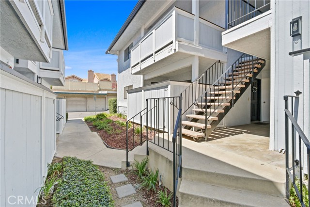 127 S Poplar Avenue, Brea CA: https://media.crmls.org/medias/a9e26771-c6d2-4b34-ba34-91eb1d28ba8e.jpg