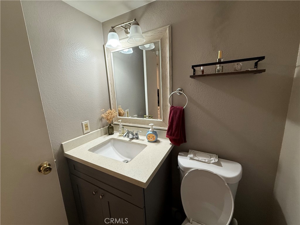 https://media.crmls.org/medias/a9e2c7a1-16bb-4e44-9aaf-2c99120196a4.jpg?preset=X-Large