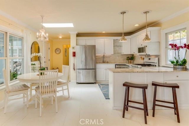 202 Vista Del Mar Avenue, Pismo Beach CA: https://media.crmls.org/medias/a9e2eb56-c7cc-4548-909b-b37f1c890afb.jpg