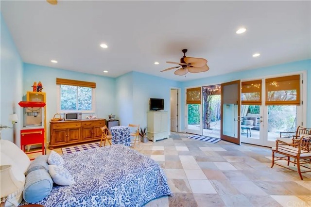 Detail Gallery Image 45 of 67 For 5230 Quakertown Ave, Woodland Hills,  CA 91364 - 5 Beds | 5 Baths