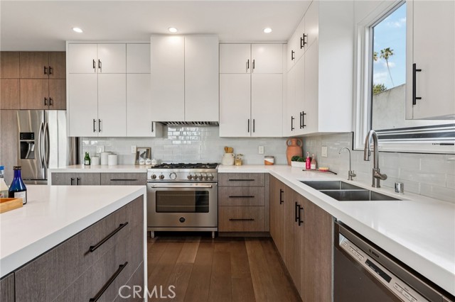 Detail Gallery Image 12 of 34 For 542 N Commonwealth Ave, Silver Lake Los Angeles,  CA 90004 - 3 Beds | 2/1 Baths