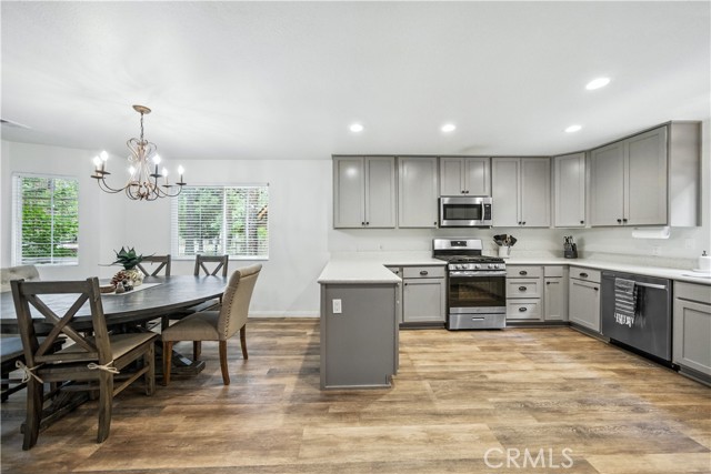 Detail Gallery Image 9 of 50 For 39122 Starview Ln, Big Bear Lake,  CA 92315 - 3 Beds | 2/1 Baths