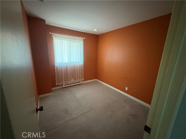 Detail Gallery Image 4 of 7 For 200 Carriage Dr #B, Santa Ana,  CA 92707 - 3 Beds | 1/1 Baths