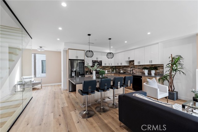 11860 W Flower, Valley Village CA: https://media.crmls.org/medias/a9e5baca-e59d-43eb-a329-33a03855e802.jpg