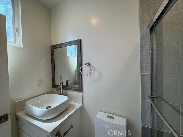 1737 1/2 Magnolia Avenue, Los Angeles CA: https://media.crmls.org/medias/a9e6b477-df7e-43b3-932c-732a6bdccc56.jpg