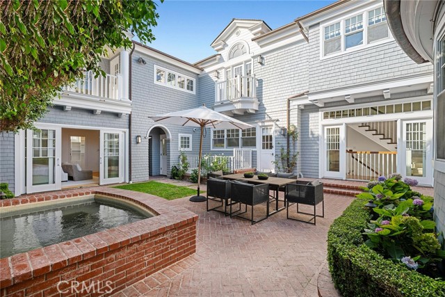 215 Marigold Avenue, Corona del Mar CA: https://media.crmls.org/medias/a9e6b9fd-5555-437a-bc54-9e05b1e0120a.jpg