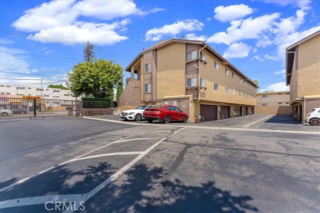 2 Bed Home for Sale in Van Nuys, California