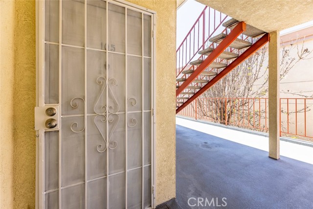 Detail Gallery Image 5 of 23 For 1015 E Spazier Ave #105,  Burbank,  CA 91502 - 2 Beds | 2 Baths