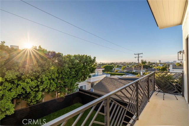 1209 Meadows Avenue, Manhattan Beach, California 90266, 5 Bedrooms Bedrooms, ,5 BathroomsBathrooms,Residential,Sold,Meadows,SB23147592