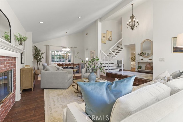 Detail Gallery Image 10 of 59 For 21419 Stanwell, Chatsworth,  CA 91311 - 5 Beds | 3 Baths