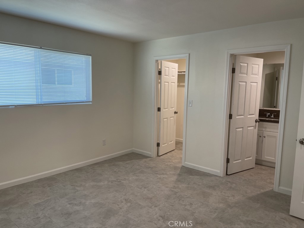 https://media.crmls.org/medias/a9eadda7-a54a-40e3-a95f-a483aa5fa8e3.jpg?preset=X-Large