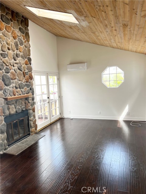 Detail Gallery Image 8 of 19 For 613 Poinsettia Ave #1/2,  Corona Del Mar,  CA 92625 - 3 Beds | 2 Baths