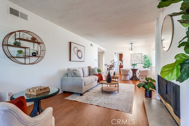 Detail Gallery Image 5 of 66 For 26832 Avenue of the Oaks #D,  Newhall,  CA 91321 - 2 Beds | 2 Baths