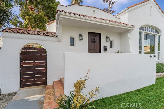 Detail Gallery Image 3 of 22 For 5419 Keniston Ave, Los Angeles,  CA 90043 - 3 Beds | 2/1 Baths