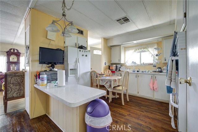 3700 Buchanan Street, Riverside CA: https://media.crmls.org/medias/a9ecdaf9-72cc-42ff-bd50-d305d4139459.jpg