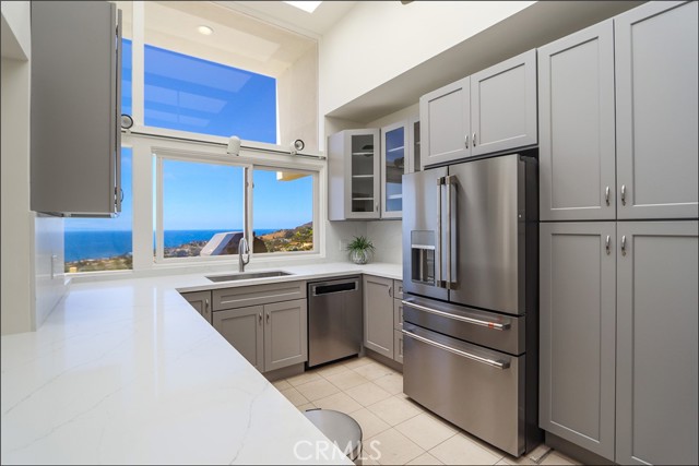 1284 Coronado Drive, Laguna Beach CA: https://media.crmls.org/medias/a9ed3bdd-a824-49e2-af6c-e82e7f2a767e.jpg