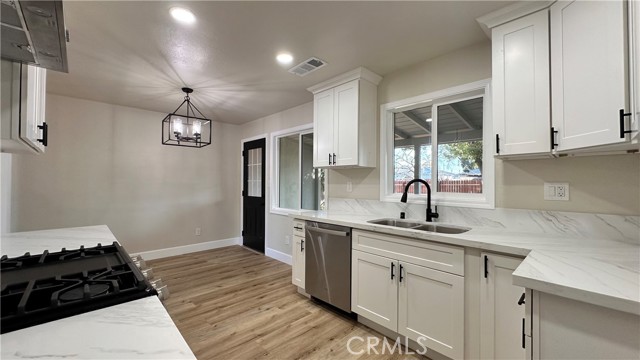 Detail Gallery Image 7 of 15 For 2404 Miller Ave, Modesto,  CA 95354 - 2 Beds | 1 Baths