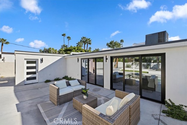 Detail Gallery Image 12 of 36 For 218 E Ocotillo, Palm Springs,  CA 92264 - 4 Beds | 3 Baths