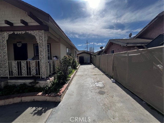 Detail Gallery Image 4 of 34 For 910 E 19th, Long Beach,  CA 90806 - 4 Beds | 3 Baths