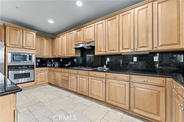 15601 N Peak Lane, Fontana CA: https://media.crmls.org/medias/a9efdc8d-1fd2-403c-9b89-58c4703f1b4e.jpg