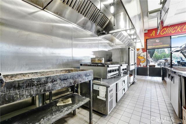 11840 Foothill Boulevard, Sylmar CA: https://media.crmls.org/medias/a9f035a3-e4db-48c0-a801-f3b0ab547c4c.jpg