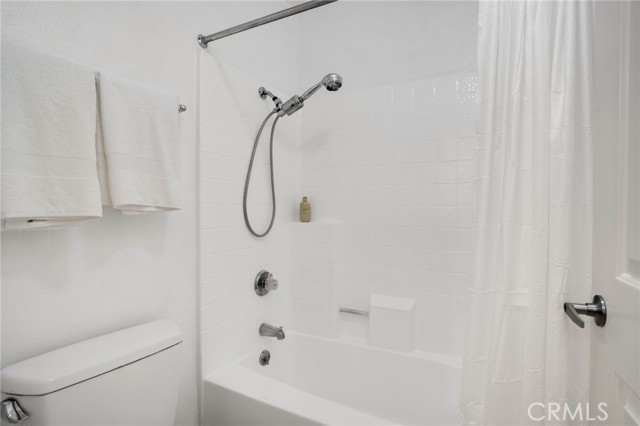 355 N Maple Street, Burbank CA: https://media.crmls.org/medias/a9f048e5-b7ba-4047-8f76-b32725a75aae.jpg