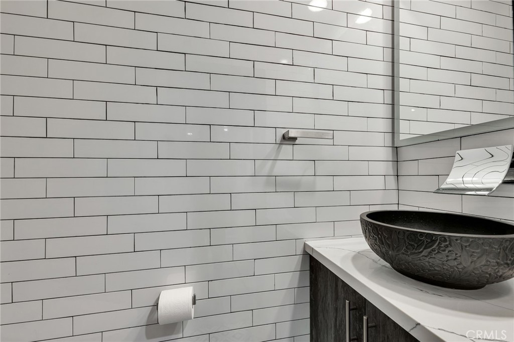 https://media.crmls.org/medias/a9f0a692-f314-4522-b15c-f98448b0c96a.jpg?preset=X-Large