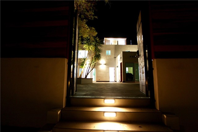 1220 Thorn W, San Diego CA: https://media.crmls.org/medias/a9f0b9fc-e8d8-43b2-afe6-a1a2d0b97f20.jpg